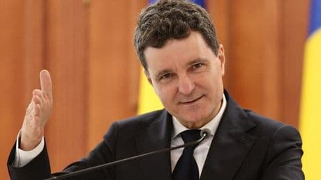En Roumanie, le nouveau président tourne en rond