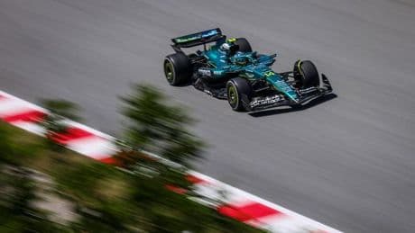 Enfado mayúsculo de Alonso con Hamilton: "El fin de semana es muy largo"