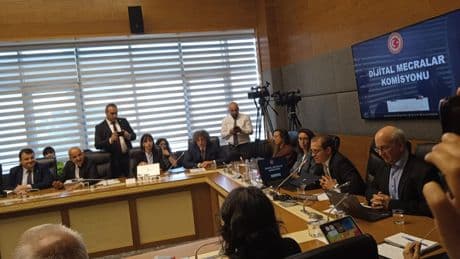 Dijital Mecralar Komisyonu'nda tartışma: "İmamoğlu’ndan korkuyorsunuz”