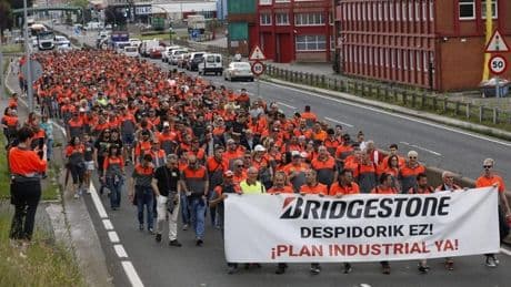 Trabajadores de Bridgestone inician ya su marcha a Bilbao desde la planta de Basauri en protesta por el ERE