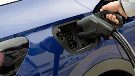 Autoindustrie: Europas Automarkt zieht im Juli an – Teslas Absatz bricht weiter ein