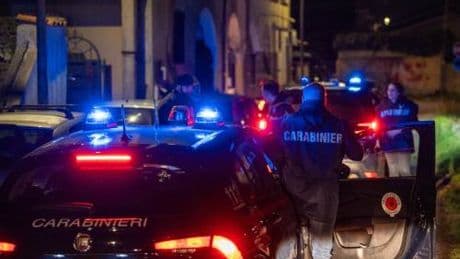 Assassinato in casa con 24 coltellate. Orrore a Vigevano, il killer è un 25enne