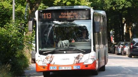 Nahverkehr: Hamburgs Busse fahren pünktlicher, aber langsamer