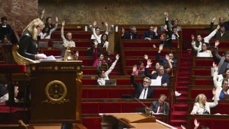 Fin de vie : à l’Assemblée, un débat par-delà les clivages politiques