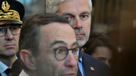 À droite, le poison de la division refait surface