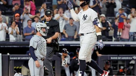 Aaron Judge makes more homer history to lead Yankees in lopsided win over Tigers