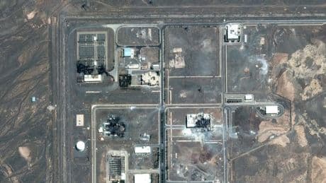 Frappes israéliennes sur les sites nucléaires iraniens : un risque de pollution chimique et radiologique localisé