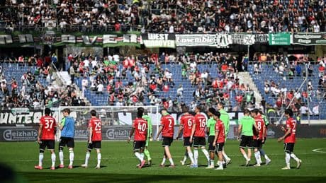 Welche Sätze im Stadion fielen - Schwere Fan-Vorwürfe gegen 96-Profis