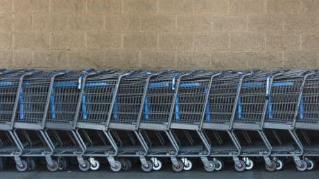 Alors que les droits de douane risquent de faire bondir l'inflation, neuf Américains sur dix se disent déjà "stressés" par le coût des courses