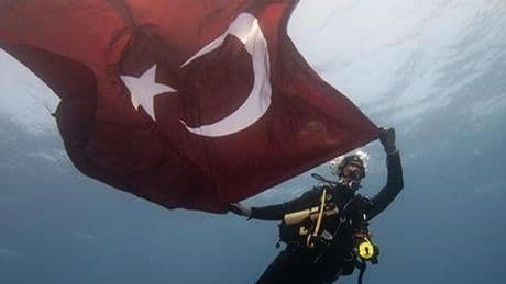 Jandarma'nın 186. yılı su altında pankartla kutlandı! Bakan Yerlikaya'dan 'Teşekkür' mesajı