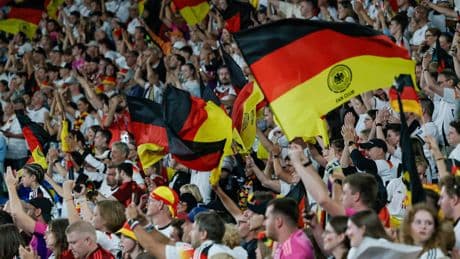 Frauen-EM: 10.000 deutsche Fans bei Halbfinale gegen Spanien dabei