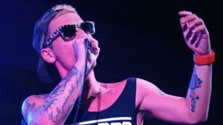 Jesto, la morte choc del rapper figlio di Stefano Rosso: aveva 40 anni. Martedì i funerali a Roma, Fedez: «Una leggenda»