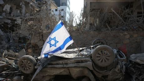 Israele-Iran, notte di attacchi incrociati. A Teheran colpito il quartiere di Khamenei. Tra Tel Aviv e Gerusalemme 3 morti e 80 feriti