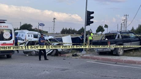 Konya'da kamyonetle çarpışan otomobildeki karı koca hayatını kaybetti