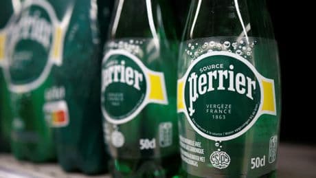 Perrier : Nestlé Waters reconnaît une nouvelle contamination dans des bouteilles, mais pas du forage