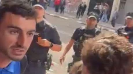 Calentada de Juan Iglesias con un aficionado: "No vas a insultar a ningún compañero"