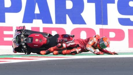 Caída de Marc Márquez en la 'sprint race' pero mantiene su 'matchball' para Japón
