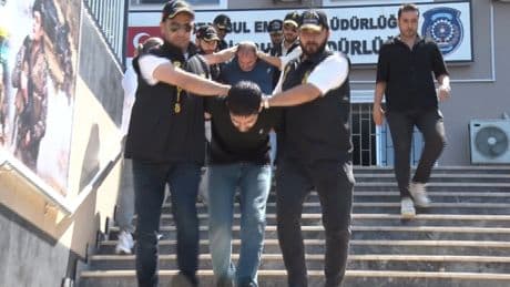 Haraç şebekesi iş başında! Kalaşnikofla saldırdılar