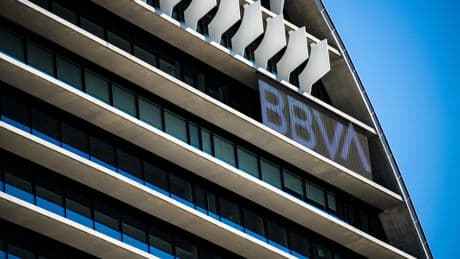 BBVA mantiene el precio de la opa y revisará la política de dividendos de Sabadell
