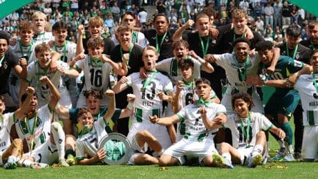 Borussias Meister-Trainer Enache überwältigt: „Eine wunderbare Reise mit diesem tollen Jahrgang“