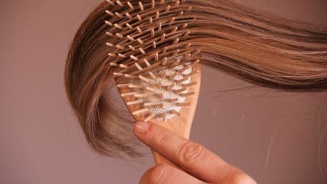 10 great hair detangling products for your beach bag