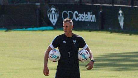 Plat hace autocrítica tras la derrota del Castellón en su estreno liguero: "Regalamos los dos primeros goles"