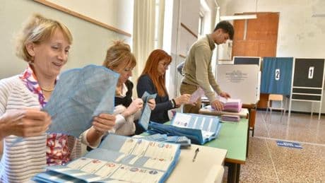 Genova, seggi aperti fino alle 23. I candidati al voto, in attesa dei primi dati sull’affluenza | Foto