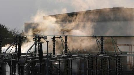 L’incendie de l’aéroport de Londres-Heathrow, en mars, « probablement » causé par une fuite non réparée dans un transformateur, selon le rapport d’enquête