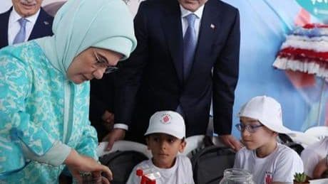 Emine Erdoğan, Ümraniye Çevre Şenliği'ne katıldı! 'Hem doğa hem de ülkemiz kazanacak'