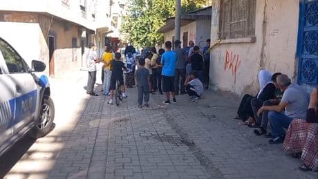 Diyarbakır’da sokakta yürüyen baba ve 8 yaşındaki kızı, silahlı saldırıda yaralandı