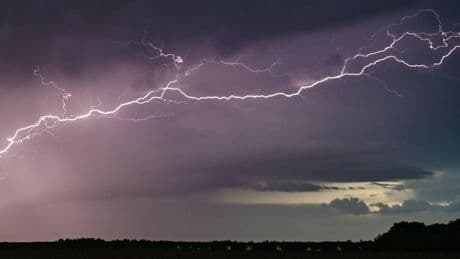 Heftige Unwetter am Wochenende - Superzellen-Alarm! Erst Hitze, dann Blitze