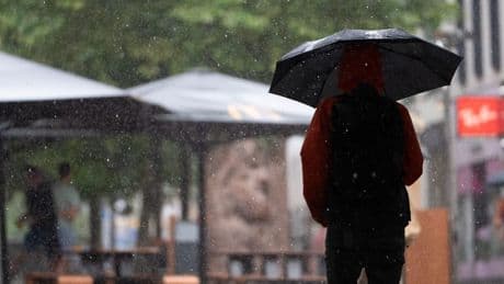 Gewitter und Starkregen im äußersten Süden erwartet