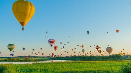 La France vue du ciel : les montgolfières, une autre passion française