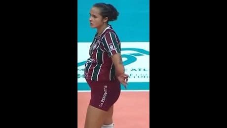 Im 5. Monat! - Volleyball-Star spielt mit Babybauch