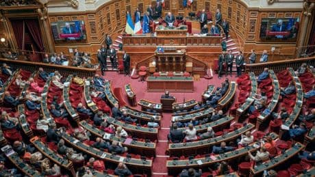 « Une avancée majeure pour les droits des victimes de violences sexuelles » : le Sénat adopte l’introduction du non-consentement dans la définition pénale du viol