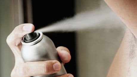 Beauty-Trick: So hält das Deo selbst an den heißesten Tagen