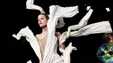 Il Privé di Armani si fa sempre ricordare (e salva l’Alta Moda)