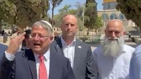 İsrailli bakanlardan Mescid-i Aksa'ya baskın: İsrail bayrağı kaldırarak dans ettiler