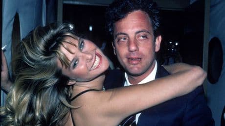 Supermodel Christie Brinkley (71) deelt geheimen: ’Billy Joel was zo bezopen dat hij stoel door ruit smeet’