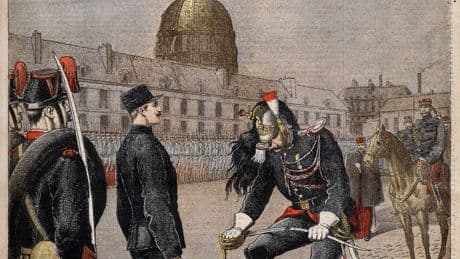 130 jaar na de beruchte affaire krijgt Alfred Dreyfus in Frankrijk postuum de rang van generaal