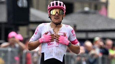 Carapaz resucita tras San Pellegrino y los favoritos siguen igualados en el Giro de Italia
