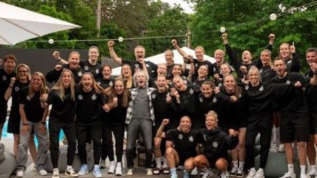 Fußball-EM 2025: Nationalspielerinnen veröffentlichen Song mit Wolfgang Petry