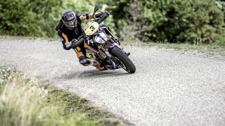 L’obsession du décibel : pourquoi les motards aiment-ils tant faire du bruit ?