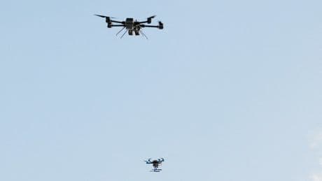 Guerre en Ukraine : la Pologne dit avoir tiré contre des « objets hostiles » après l’intrusion de drones russes dans son espace aérien, le Kremlin « préfère ne pas commenter »