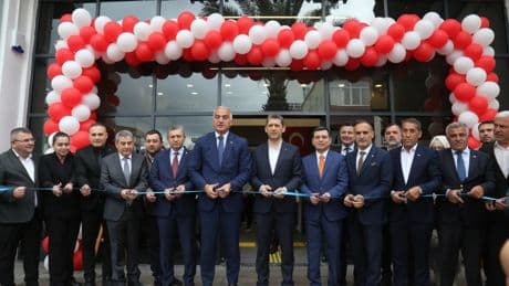 Metruk bina modern kütüphaneye dönüştü; açılışı Bakan Ersoy yaptı