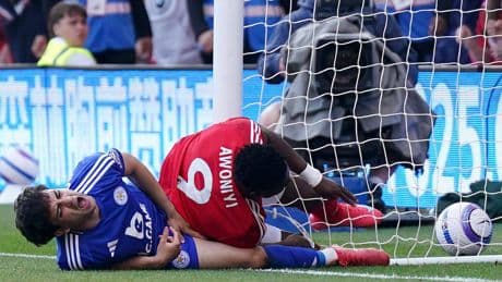 Taiwo Awoniyi, del Nottingham Forest, en coma inducido tras una grave lesión abdominal