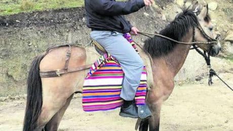 Il Papa a cavallo e le foto inedite