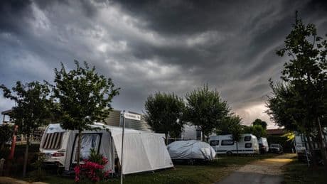 LIVE | Code geel in het hele land: zware onweersbuien met mogelijk hagelstenen en windstoten