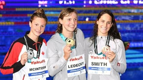 Summer McIntosh record del mondo nei 400 stile libero: la gara e il tempo dell'olimpionica canadese