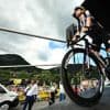 Live Tour | Slotetappe met veel klimwerk van start, Vollering strijdt voor podium